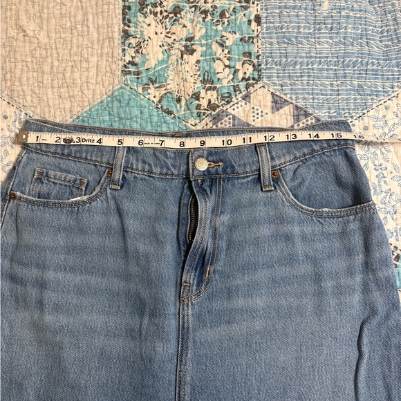 Old Navy Women's Blue Denim Skirt - Picture 2 of 5